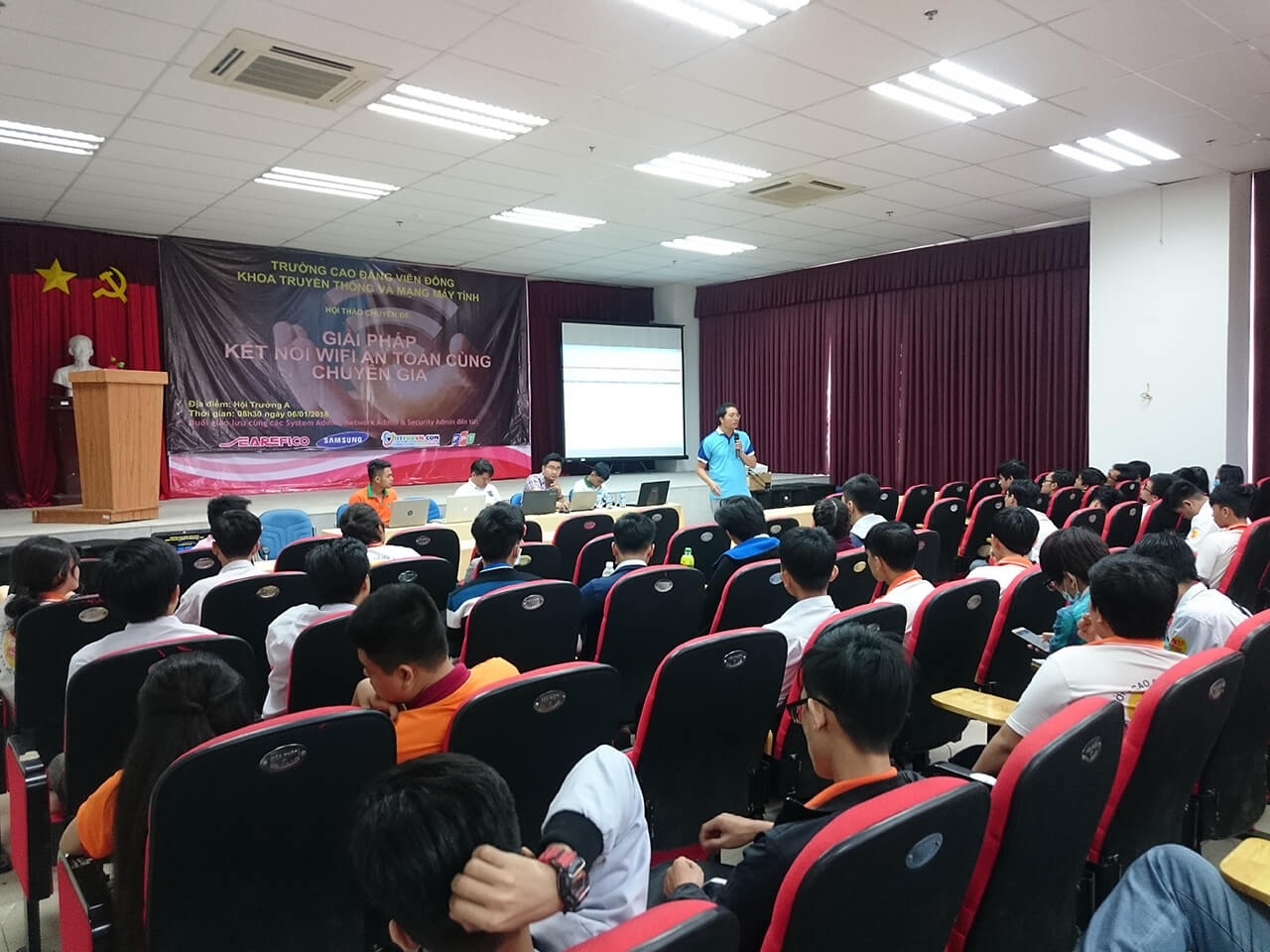 Sứ Mệnh Hỗ Trợ Sinh Viên IT